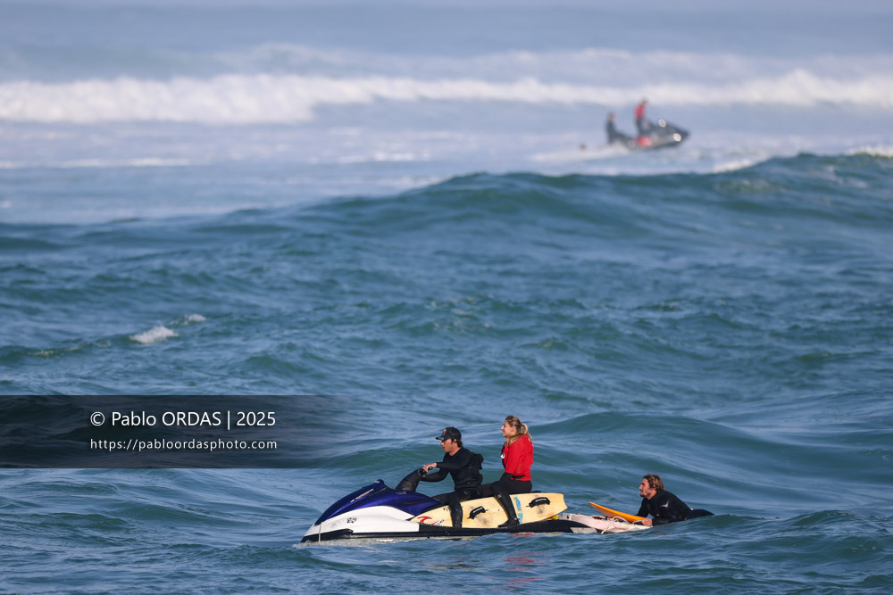 Andony Abaigar, Jade Magnien, pendant la session du 13 décembre 2025 à Guéthary, France (Photo Pablo ORDAS)