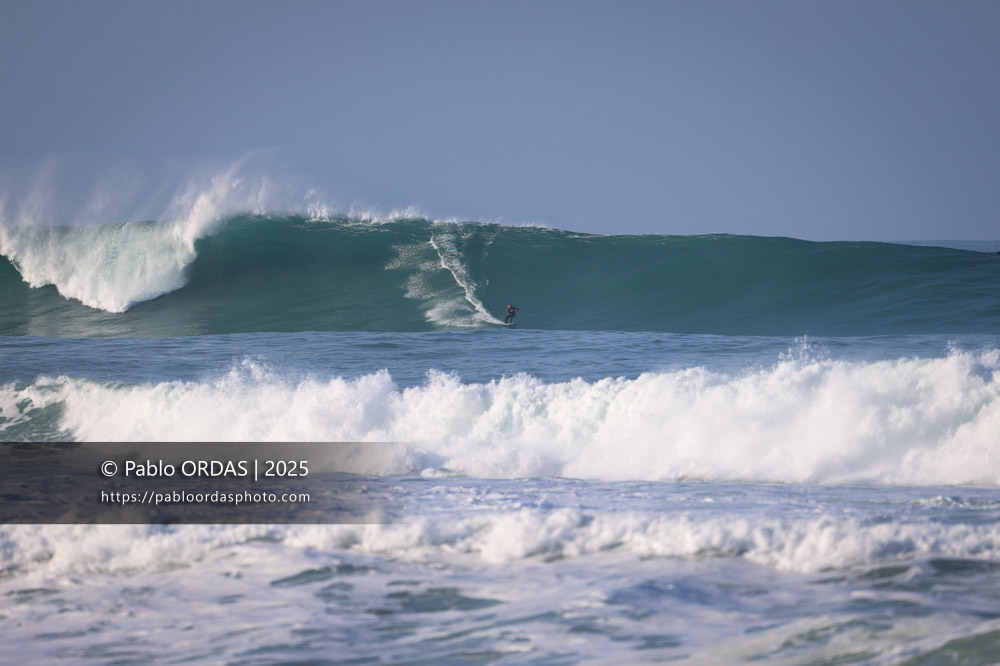 Jade Magnien, pendant la session du 13 décembre 2025 à Guéthary, France (Photo Pablo ORDAS)