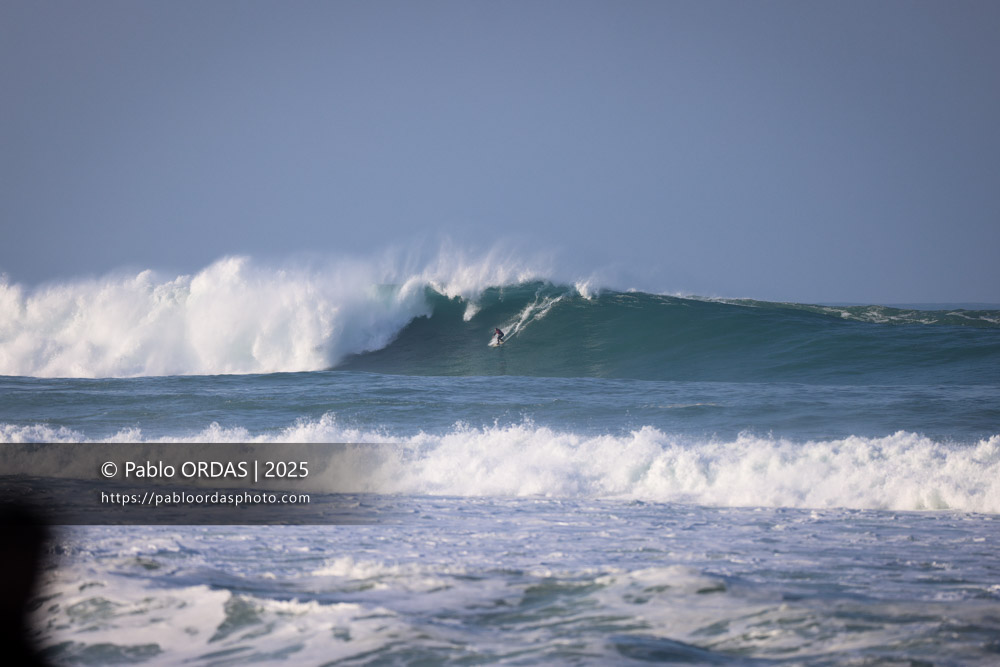 Jade Magnien, pendant la session du 13 décembre 2025 à Guéthary, France (Photo Pablo ORDAS)