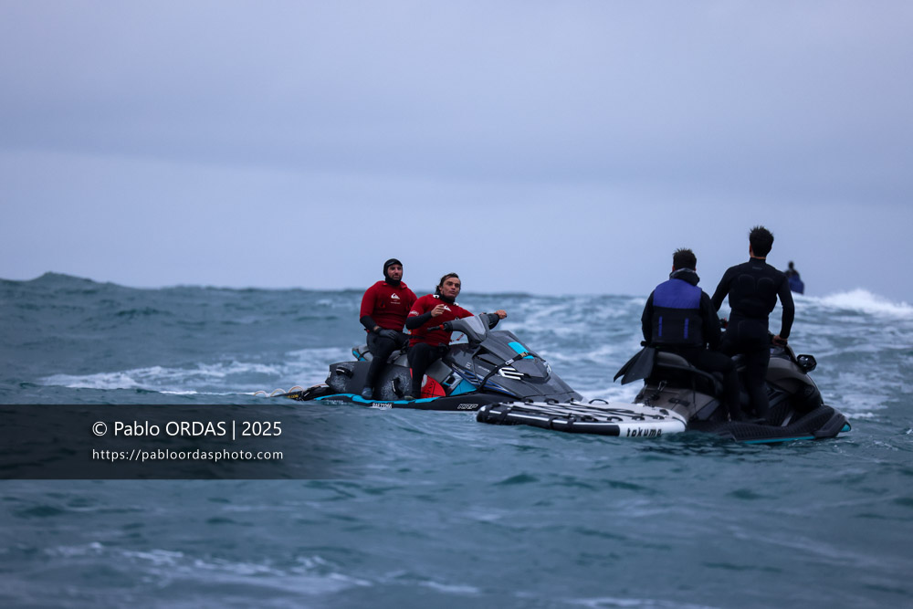 Joan Duru, Marc Lacomare, pendant la session du 19 décembre 2025 à Belharra, France (Photo Pablo ORDAS)