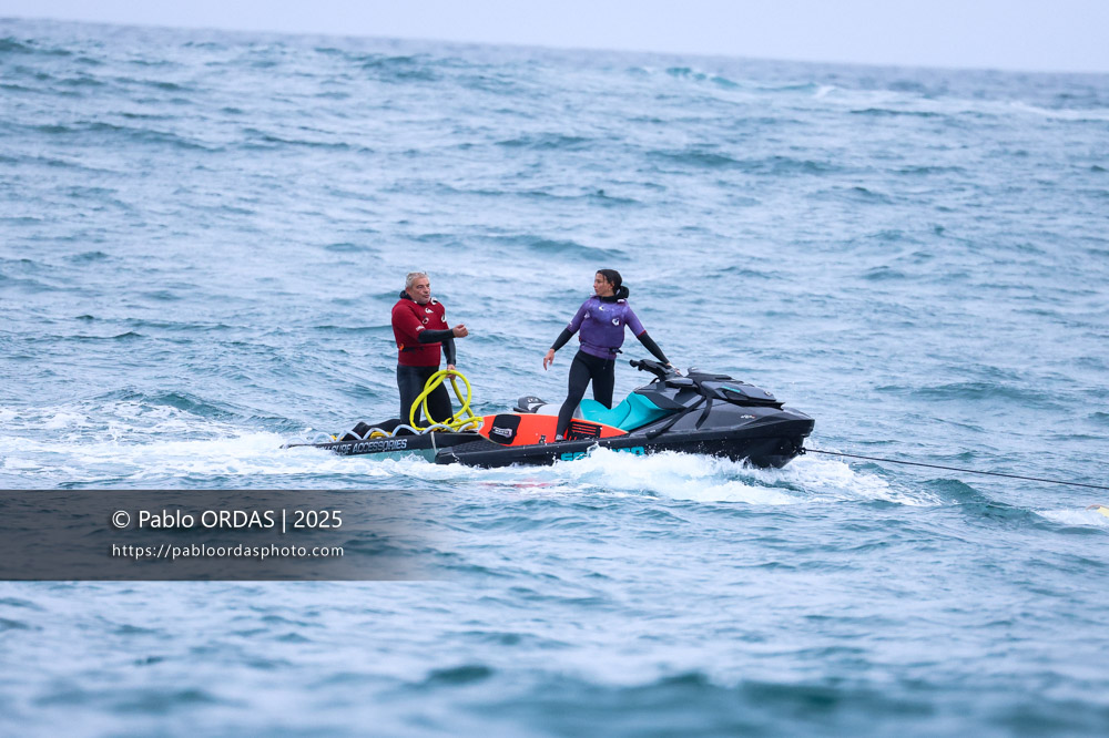 Yann Bénétrix, Maud Le Car, pendant la session du 19 décembre 2025 à Belharra, France (Photo Pablo ORDAS)