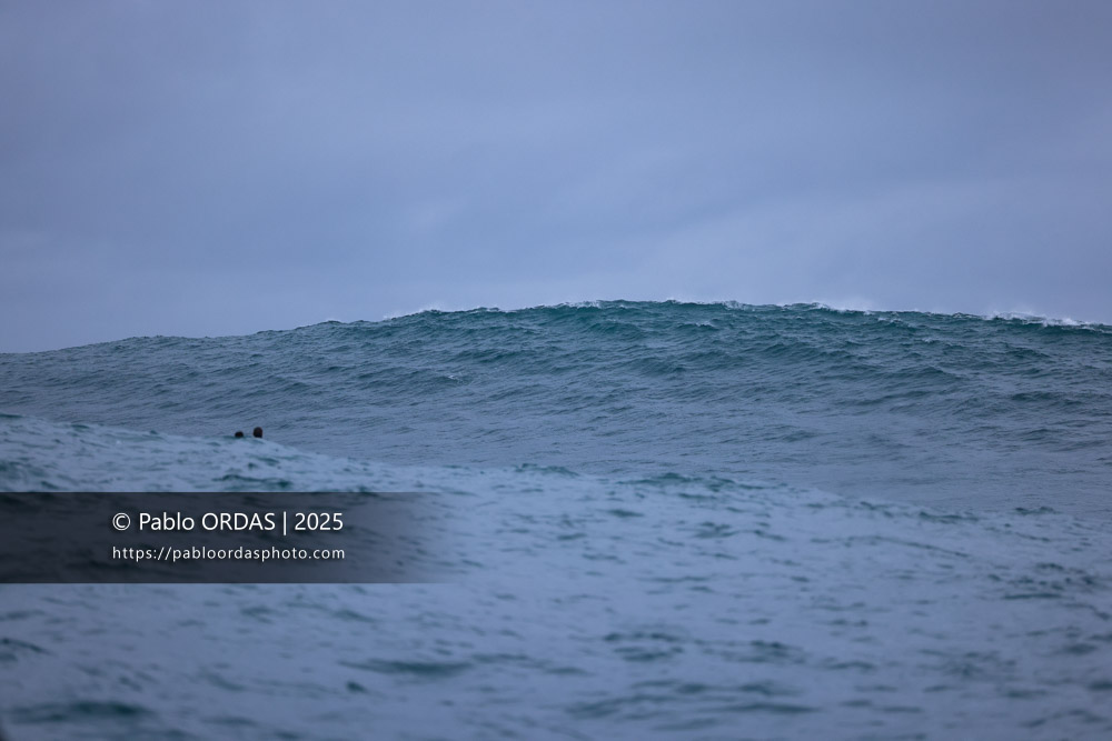 Une vague vierge, pendant la session du 19 décembre 2025 à Belharra, France (Photo Pablo ORDAS)