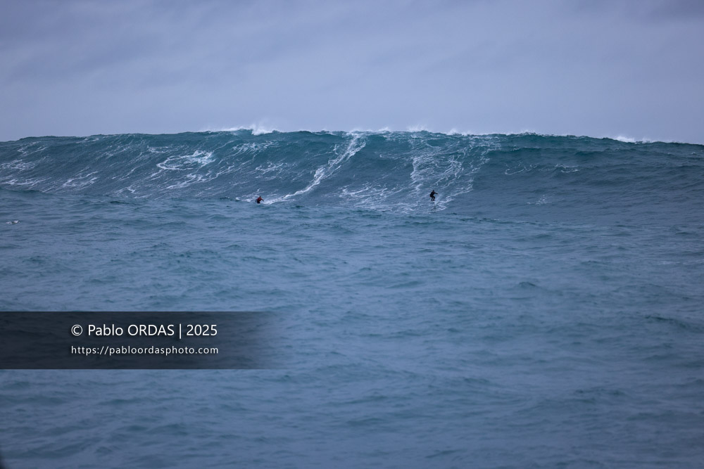 Raoul Torre, Tom Constant, pendant la session du 19 décembre 2025 à Belharra, France (Photo Pablo ORDAS)