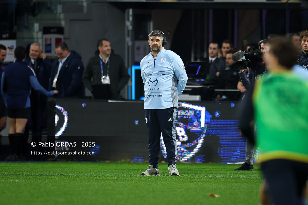 Grégory Patat, lors du match de Top 14 entre l'Aviron bayonnais et le Stade français Paris, le 27 décembre 2025 au stade Jean Dauger de Bayonne, France (Photo Pablo ORDAS)