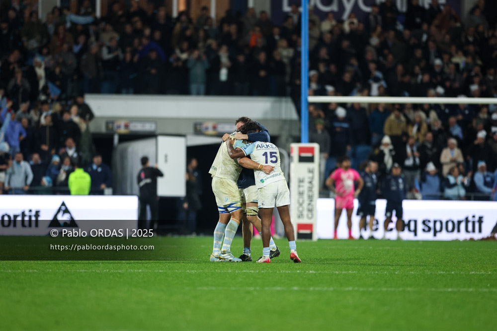 Lucas Paulos, Cheikh Tiberghien, lors du match de Top 14 entre l'Aviron bayonnais et le Stade français Paris, le 27 décembre 2025 au stade Jean Dauger de Bayonne, France (Photo Pablo ORDAS)