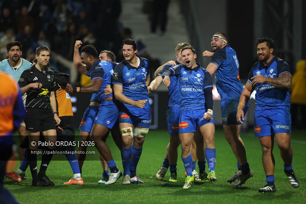 Gauthier Maravat, Jérémy Fernandez, lors du match de Top 14 entre l'Aviron bayonnais et le Castres olympique, le 24 janvier 2026 au stade Jean Dauger de Bayonne, France (Photo Pablo ORDAS)