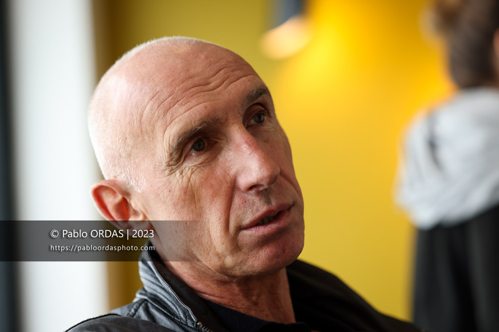 Portrait de l'ancien joueur et entraîneur du XV de France et de Biarritz, Patrice Lagisquet, le 26 octobre 2023 à Anglet, France (Photo Pablo ORDAS)
