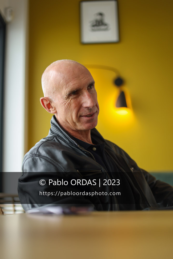 Portrait de l'ancien joueur et entraîneur du XV de France et de Biarritz, Patrice Lagisquet, le 26 octobre 2023 à Anglet, France (Photo Pablo ORDAS)