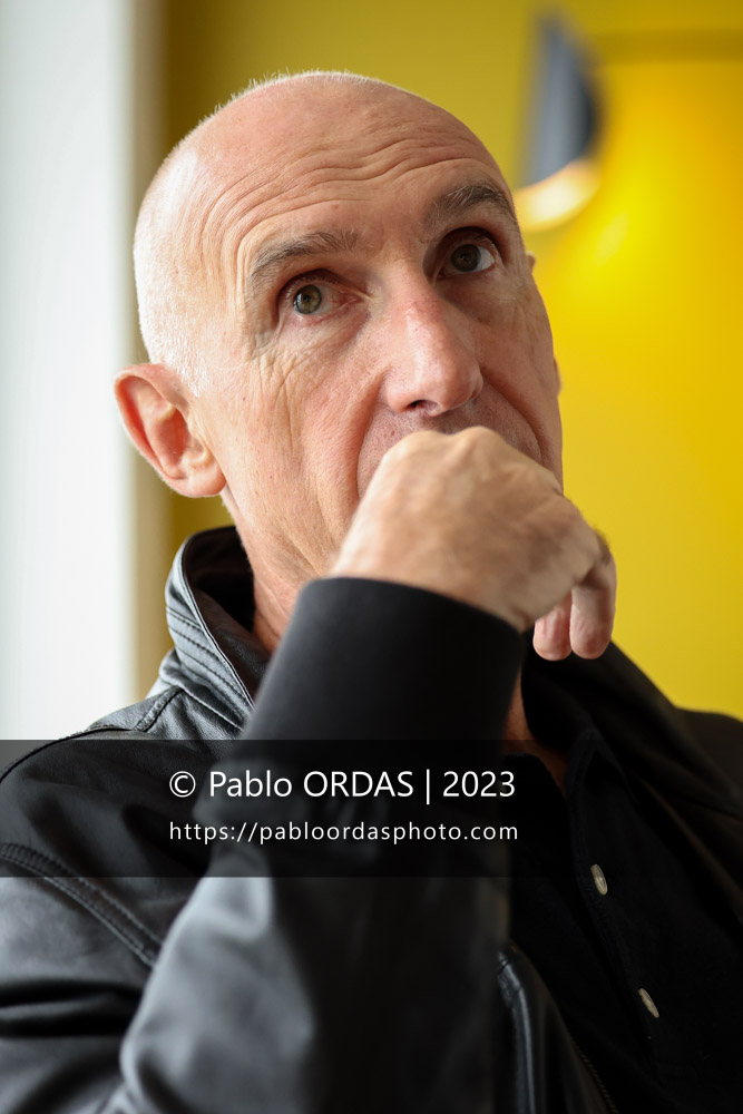 Portrait de l'ancien joueur et entraîneur du XV de France et de Biarritz, Patrice Lagisquet, le 26 octobre 2023 à Anglet, France (Photo Pablo ORDAS)