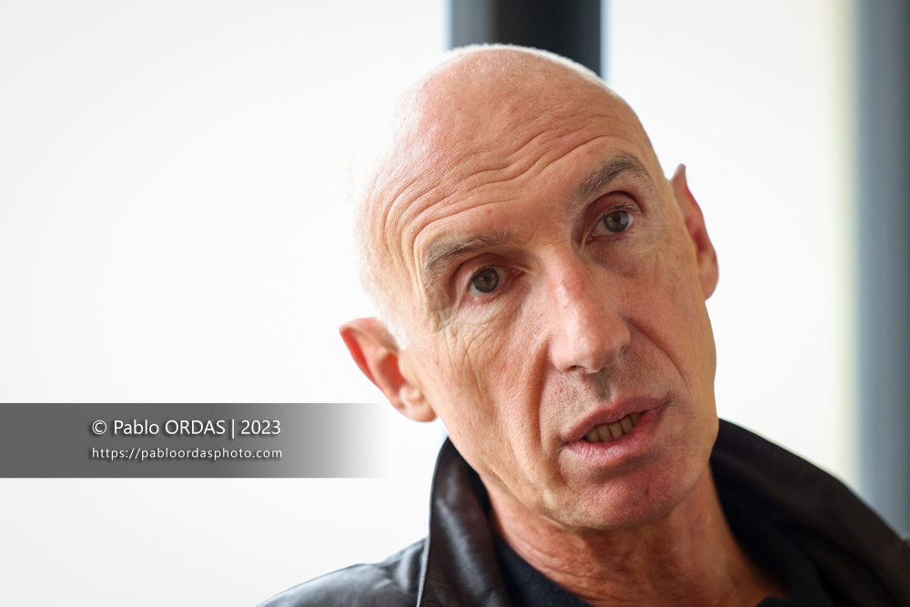 Portrait de l'ancien joueur et entraîneur du XV de France et de Biarritz, Patrice Lagisquet, le 26 octobre 2023 à Anglet, France (Photo Pablo ORDAS)