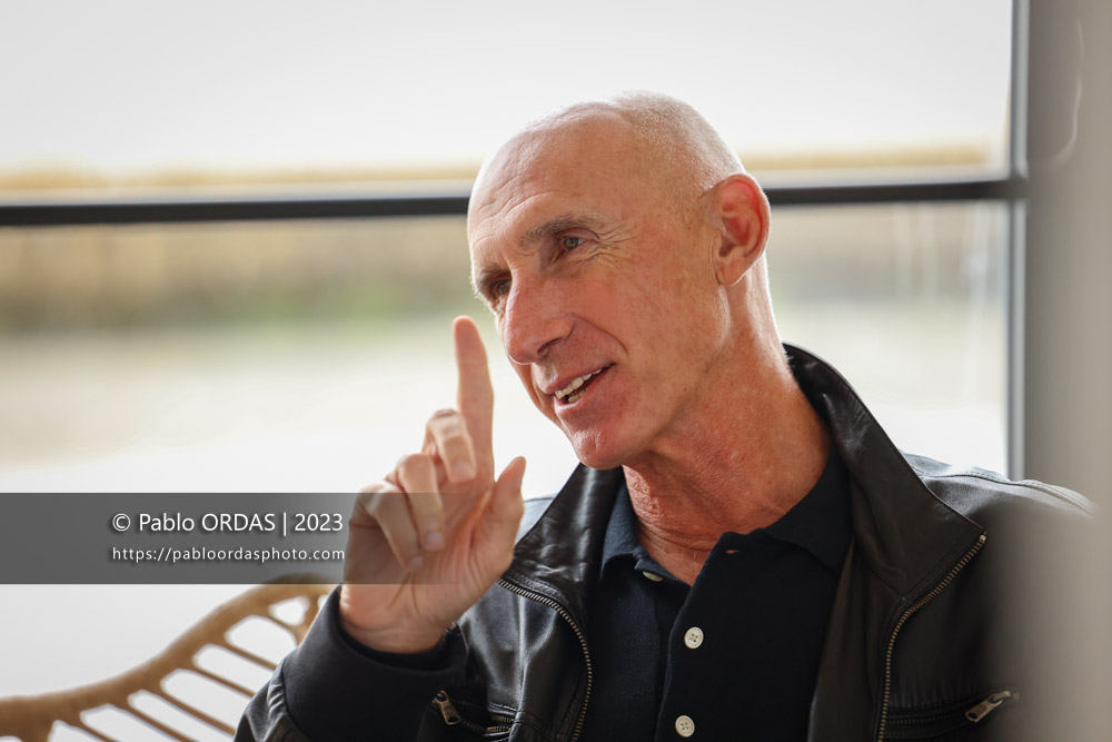 Portrait de l'ancien joueur et entraîneur du XV de France et de Biarritz, Patrice Lagisquet, le 26 octobre 2023 à Anglet, France (Photo Pablo ORDAS)