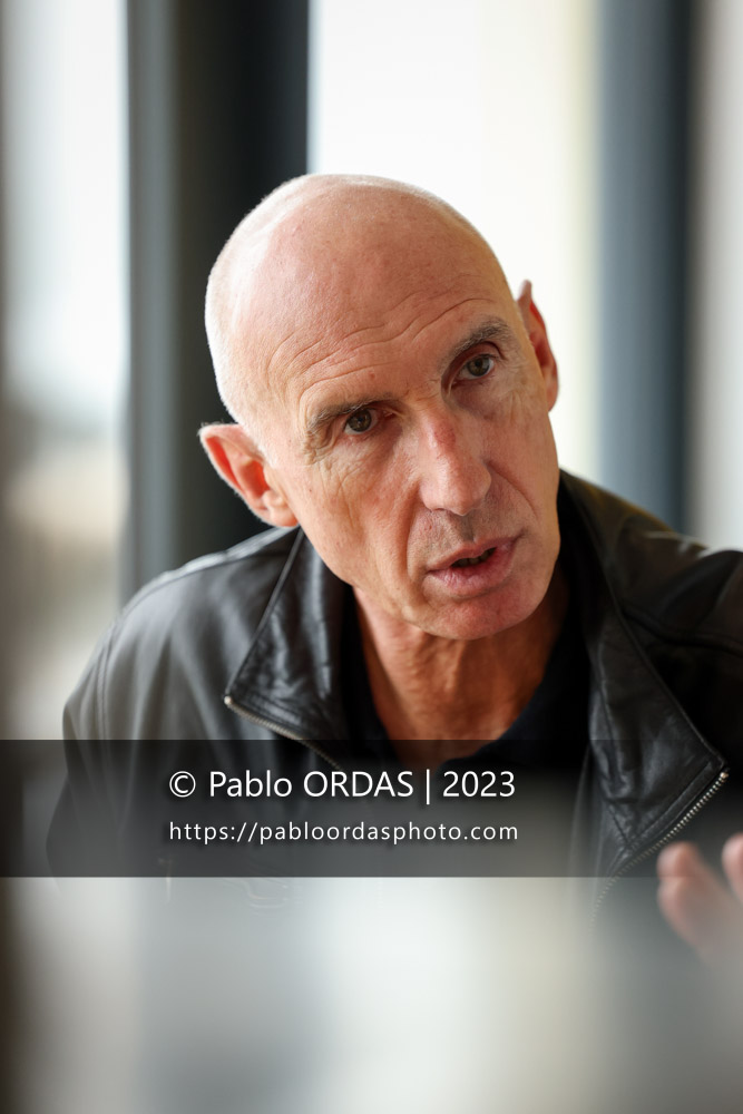 Portrait de l'ancien joueur et entraîneur du XV de France et de Biarritz, Patrice Lagisquet, le 26 octobre 2023 à Anglet, France (Photo Pablo ORDAS)