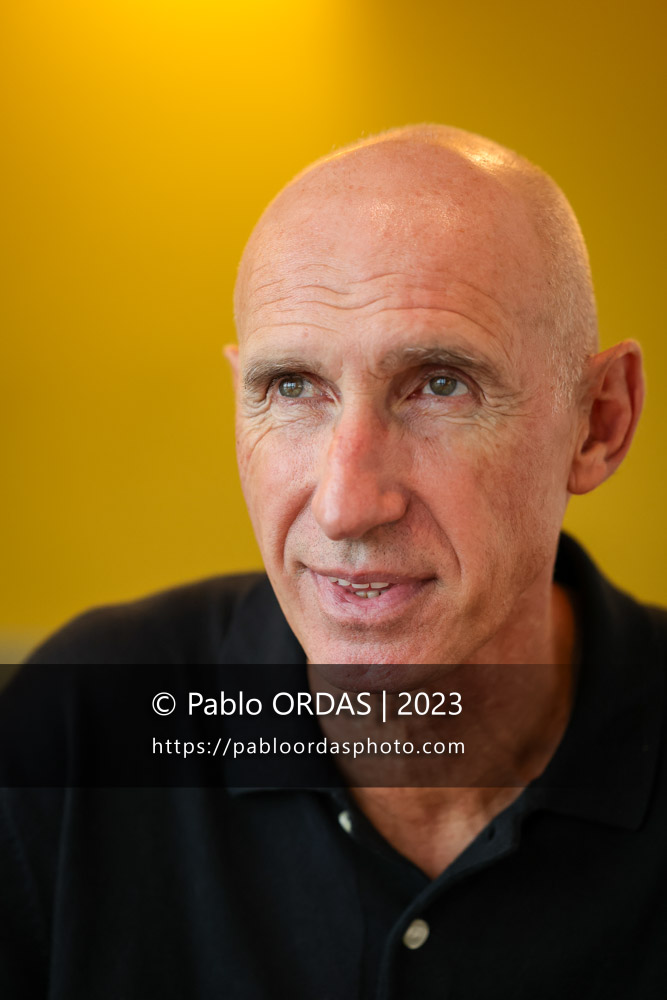 Portrait de l'ancien joueur et entraîneur du XV de France et de Biarritz, Patrice Lagisquet, le 26 octobre 2023 à Anglet, France (Photo Pablo ORDAS)