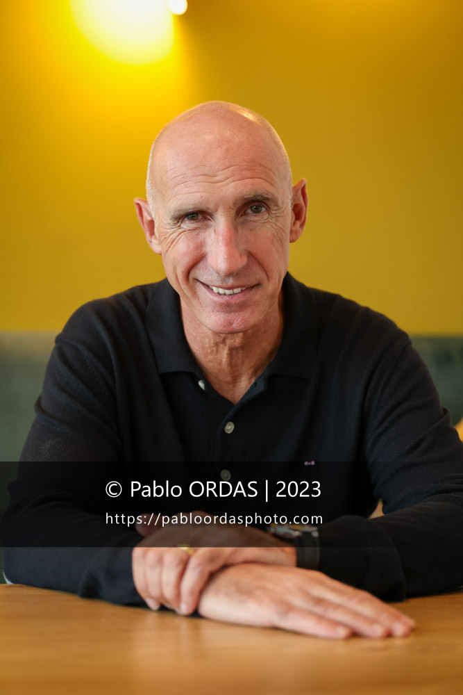 Portrait de l'ancien joueur et entraîneur du XV de France et de Biarritz, Patrice Lagisquet, le 26 octobre 2023 à Anglet, France (Photo Pablo ORDAS)