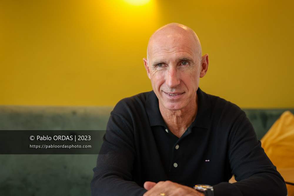 Portrait de l'ancien joueur et entraîneur du XV de France et de Biarritz, Patrice Lagisquet, le 26 octobre 2023 à Anglet, France (Photo Pablo ORDAS)