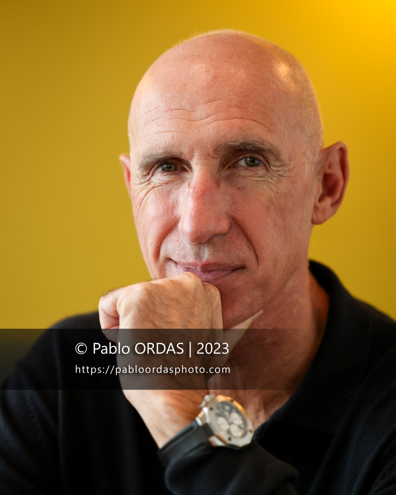 Portrait de l'ancien joueur et entraîneur du XV de France et de Biarritz, Patrice Lagisquet, le 26 octobre 2023 à Anglet, France (Photo Pablo ORDAS)