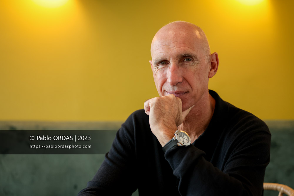 Portrait de l'ancien joueur et entraîneur du XV de France et de Biarritz, Patrice Lagisquet, le 26 octobre 2023 à Anglet, France (Photo Pablo ORDAS)