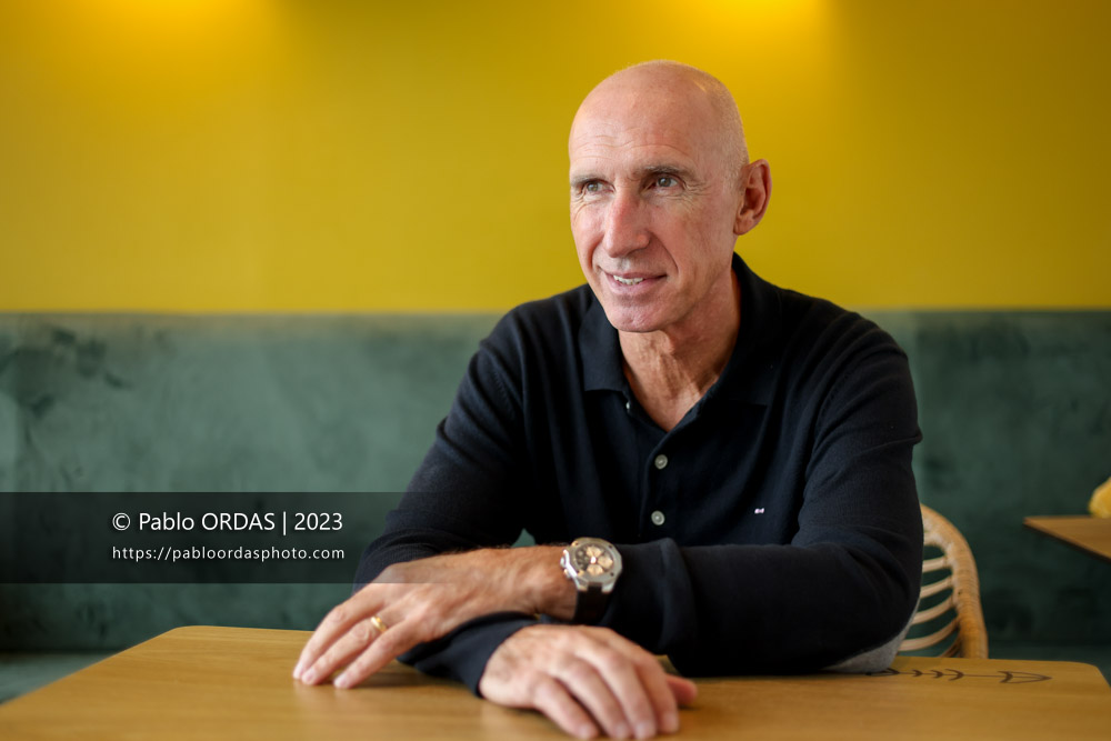 Portrait de l'ancien joueur et entraîneur du XV de France et de Biarritz, Patrice Lagisquet, le 26 octobre 2023 à Anglet, France (Photo Pablo ORDAS)