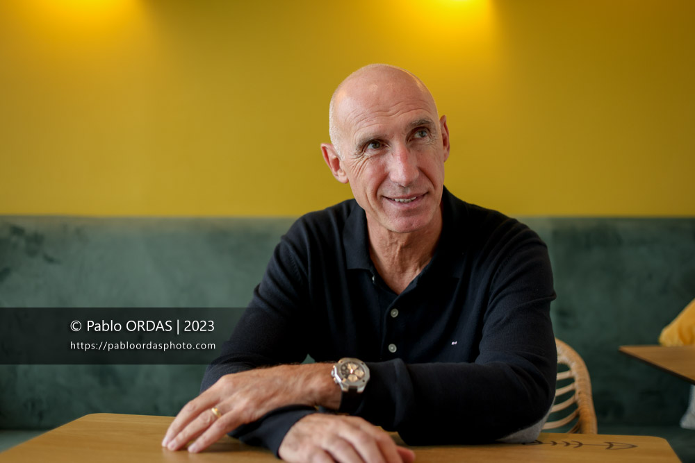 Portrait de l'ancien joueur et entraîneur du XV de France et de Biarritz, Patrice Lagisquet, le 26 octobre 2023 à Anglet, France (Photo Pablo ORDAS)