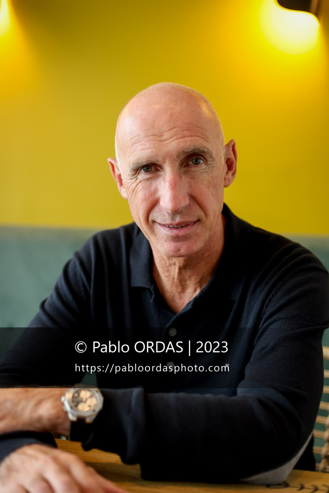 Portrait de l'ancien joueur et entraîneur du XV de France et de Biarritz, Patrice Lagisquet, le 26 octobre 2023 à Anglet, France (Photo Pablo ORDAS)