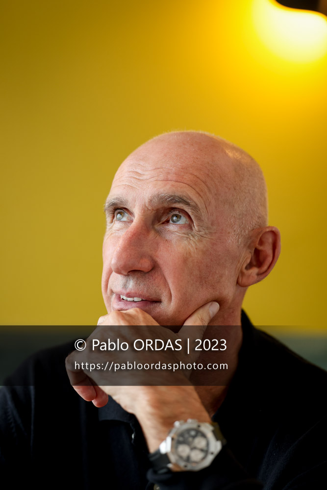 Portrait de l'ancien joueur et entraîneur du XV de France et de Biarritz, Patrice Lagisquet, le 26 octobre 2023 à Anglet, France (Photo Pablo ORDAS)