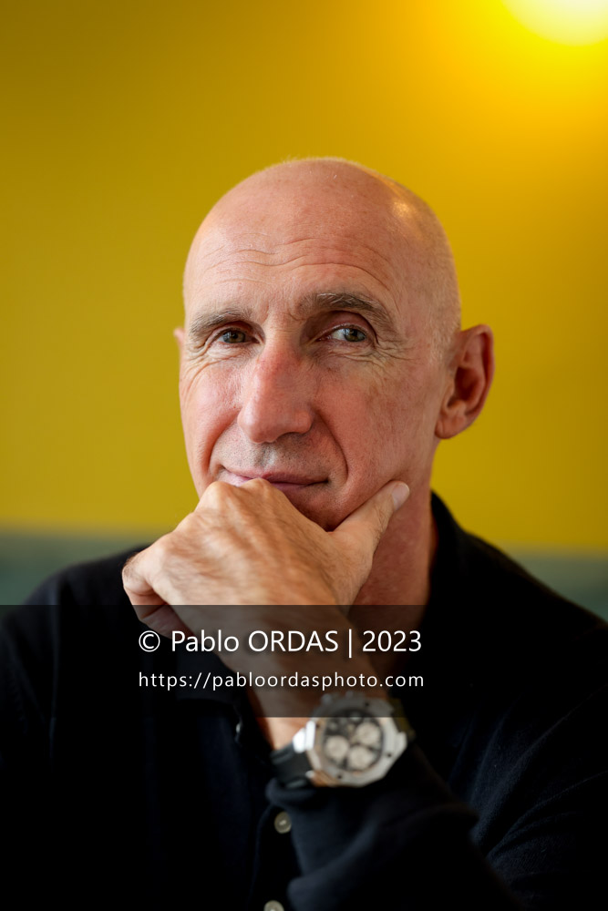 Portrait de l'ancien joueur et entraîneur du XV de France et de Biarritz, Patrice Lagisquet, le 26 octobre 2023 à Anglet, France (Photo Pablo ORDAS)
