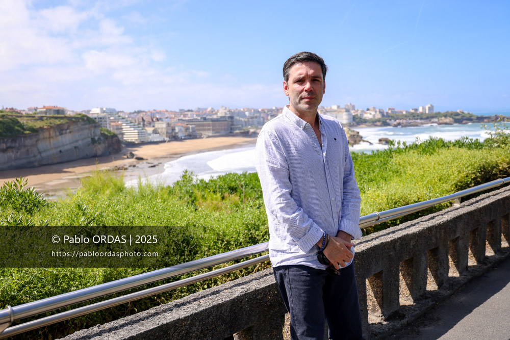 Portrait de l'ancien joueur du Biarritz olympique et du XV de France, Dimitri Yachvili, le 28 mai 2025 à Biarritz, France (Photo Pablo ORDAS)