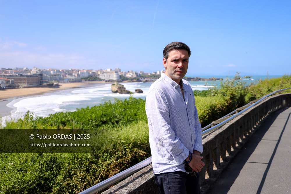 Portrait de l'ancien joueur du Biarritz olympique et du XV de France, Dimitri Yachvili, le 28 mai 2025 à Biarritz, France (Photo Pablo ORDAS)