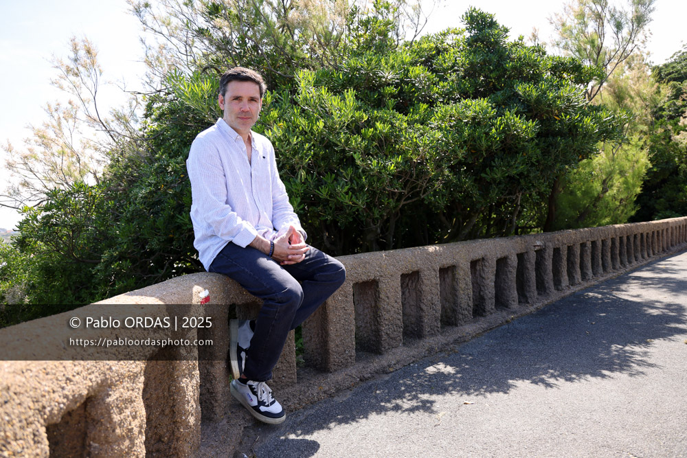 Portrait de l'ancien joueur du Biarritz olympique et du XV de France, Dimitri Yachvili, le 28 mai 2025 à Biarritz, France (Photo Pablo ORDAS)