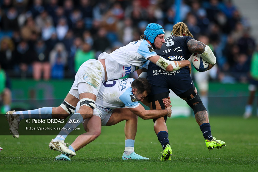 Baptiste Chouzenoux, Joris Segonds, lors du match de Top 14 entre l'Aviron bayonnais et le Racing 92, le 14 février 2026 au stade Jean Dauger de Bayonne, France (Photo Pablo ORDAS)