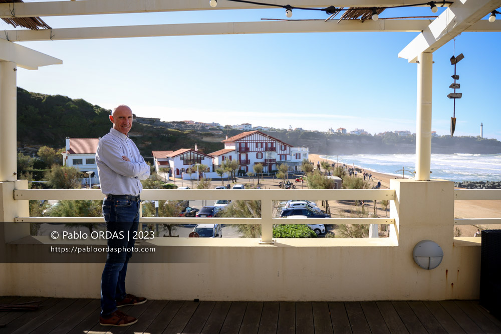 Portrait de l'ancien joueur et entraîneur du XV de France et de Biarritz, Patrice Lagisquet, le 26 octobre 2023 à Anglet, France (Photo Pablo ORDAS)