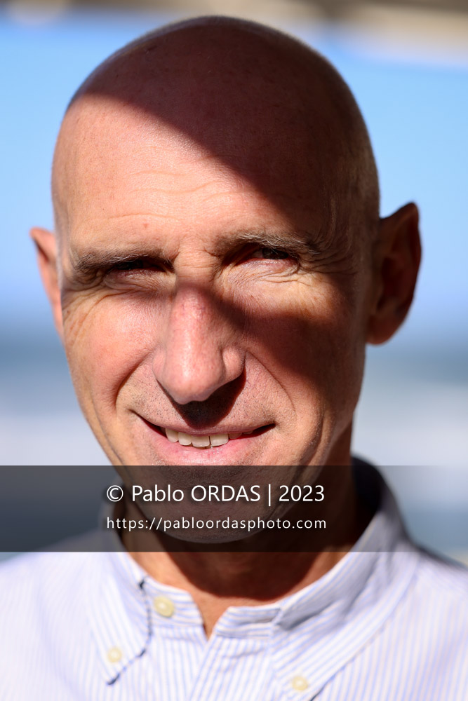 Portrait de l'ancien joueur et entraîneur du XV de France et de Biarritz, Patrice Lagisquet, le 26 octobre 2023 à Anglet, France (Photo Pablo ORDAS)