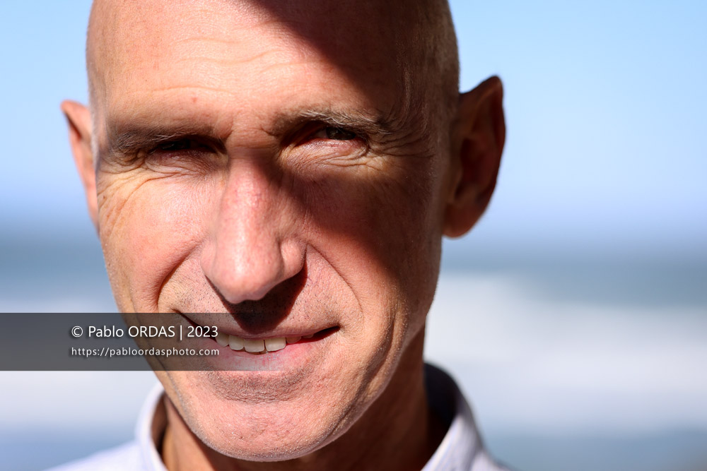 Portrait de l'ancien joueur et entraîneur du XV de France et de Biarritz, Patrice Lagisquet, le 26 octobre 2023 à Anglet, France (Photo Pablo ORDAS)