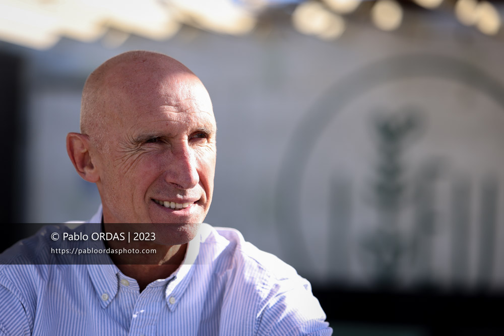 Portrait de l'ancien joueur et entraîneur du XV de France et de Biarritz, Patrice Lagisquet, le 26 octobre 2023 à Anglet, France (Photo Pablo ORDAS)
