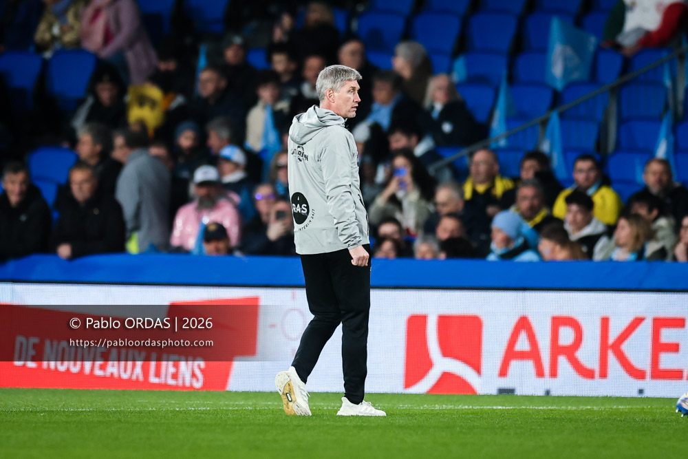 Ronan O'Gara, lors du match de Top 14 entre l'Aviron bayonnais et le Stade rochelais, le 28 mars 2026 au stade Anoeta de Saint-Sébastien, Espagne (Photo Pablo ORDAS)