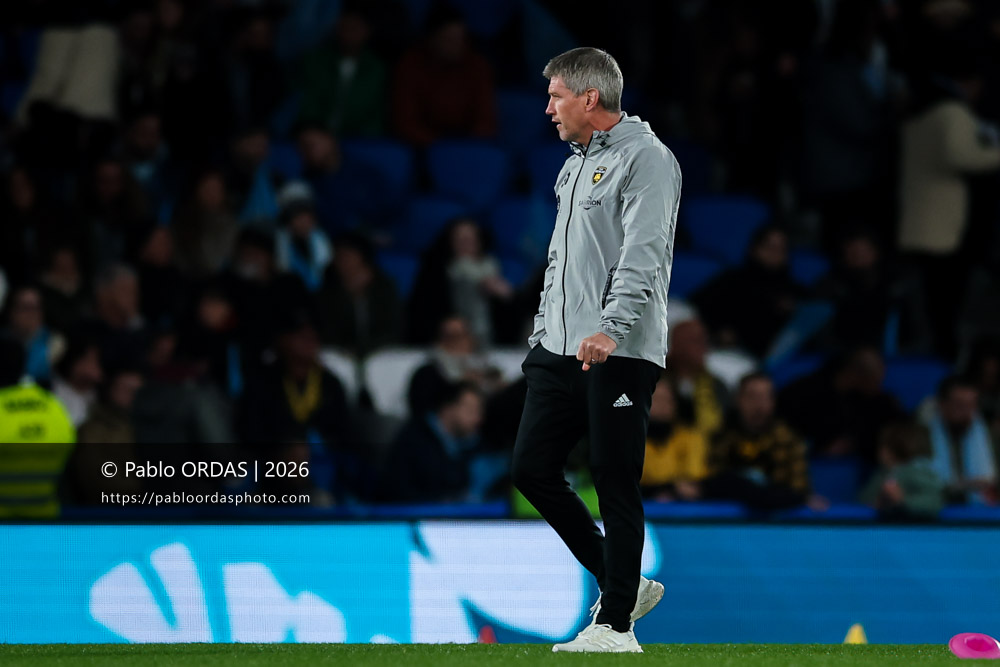 Ronan O'Gara, lors du match de Top 14 entre l'Aviron bayonnais et le Stade rochelais, le 28 mars 2026 au stade Anoeta de Saint-Sébastien, Espagne (Photo Pablo ORDAS)