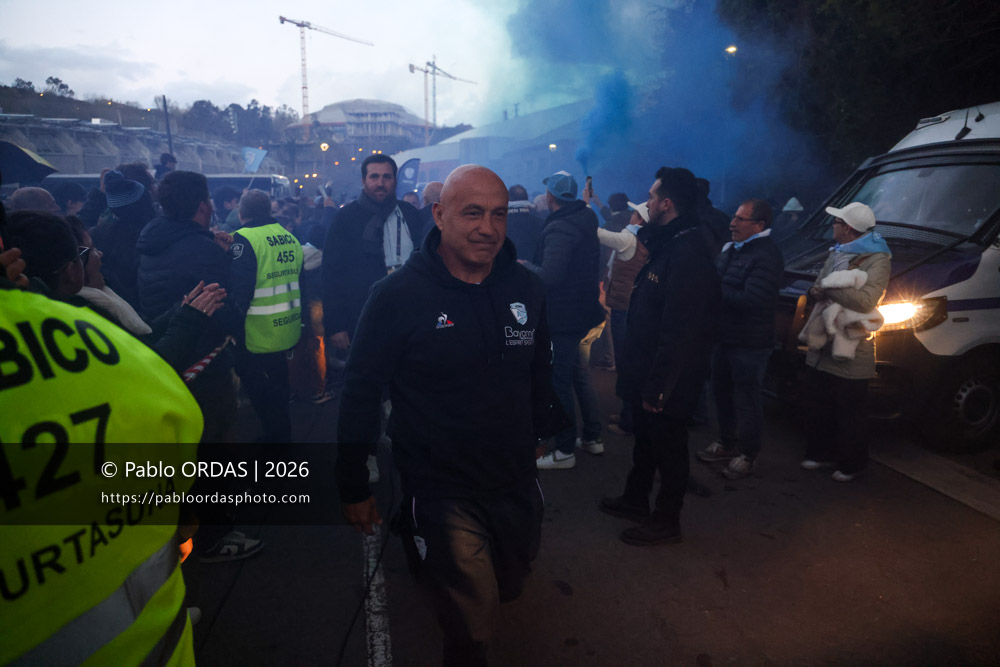 Laurent Travers, lors du match de Top 14 entre l'Aviron bayonnais et le Stade rochelais, le 28 mars 2026 au stade Anoeta de Saint-Sébastien, Espagne (Photo Pablo ORDAS)