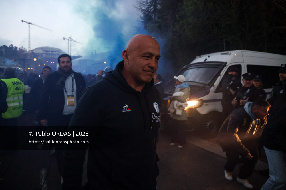 Laurent Travers, lors du match de Top 14 entre l'Aviron bayonnais et le Stade rochelais, le 28 mars 2026 au stade Anoeta de Saint-Sébastien, Espagne (Photo Pablo ORDAS)