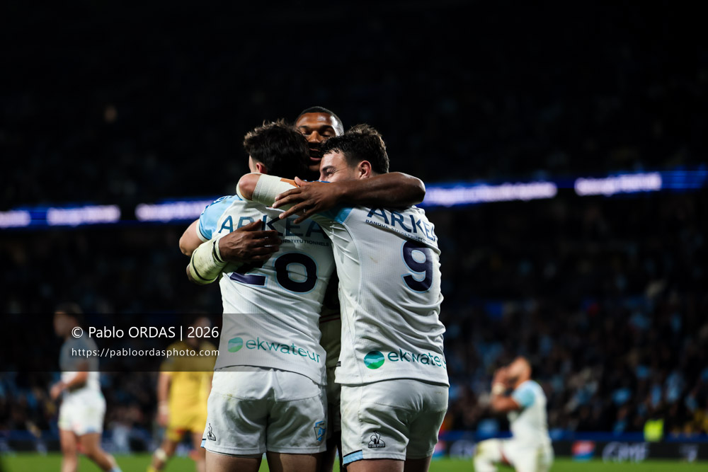 Baptiste Germain, Cheikh Tiberghien, lors du match de Top 14 entre l'Aviron bayonnais et le Stade rochelais, le 28 mars 2026 au stade Anoeta de Saint-Sébastien, Espagne (Photo Pablo ORDAS)