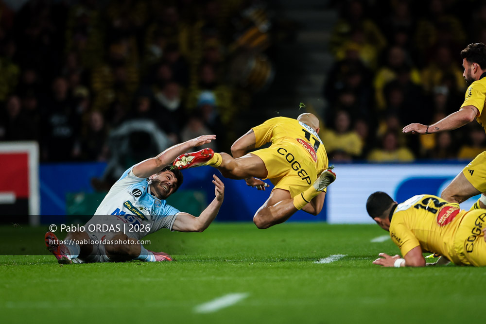 Dillyn Leids, Yohan Orabé, lors du match de Top 14 entre l'Aviron bayonnais et le Stade rochelais, le 28 mars 2026 au stade Anoeta de Saint-Sébastien, Espagne (Photo Pablo ORDAS)