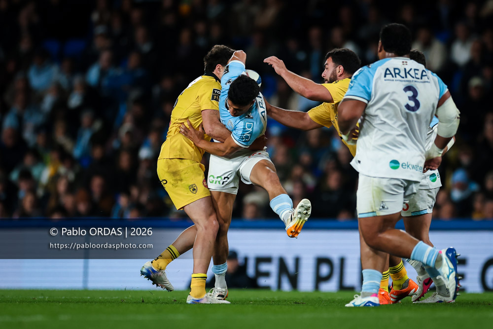 Tom Spring, lors du match de Top 14 entre l'Aviron bayonnais et le Stade rochelais, le 28 mars 2026 au stade Anoeta de Saint-Sébastien, Espagne (Photo Pablo ORDAS)