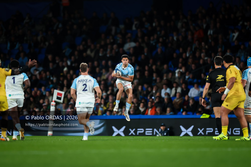 Tom Spring, lors du match de Top 14 entre l'Aviron bayonnais et le Stade rochelais, le 28 mars 2026 au stade Anoeta de Saint-Sébastien, Espagne (Photo Pablo ORDAS)