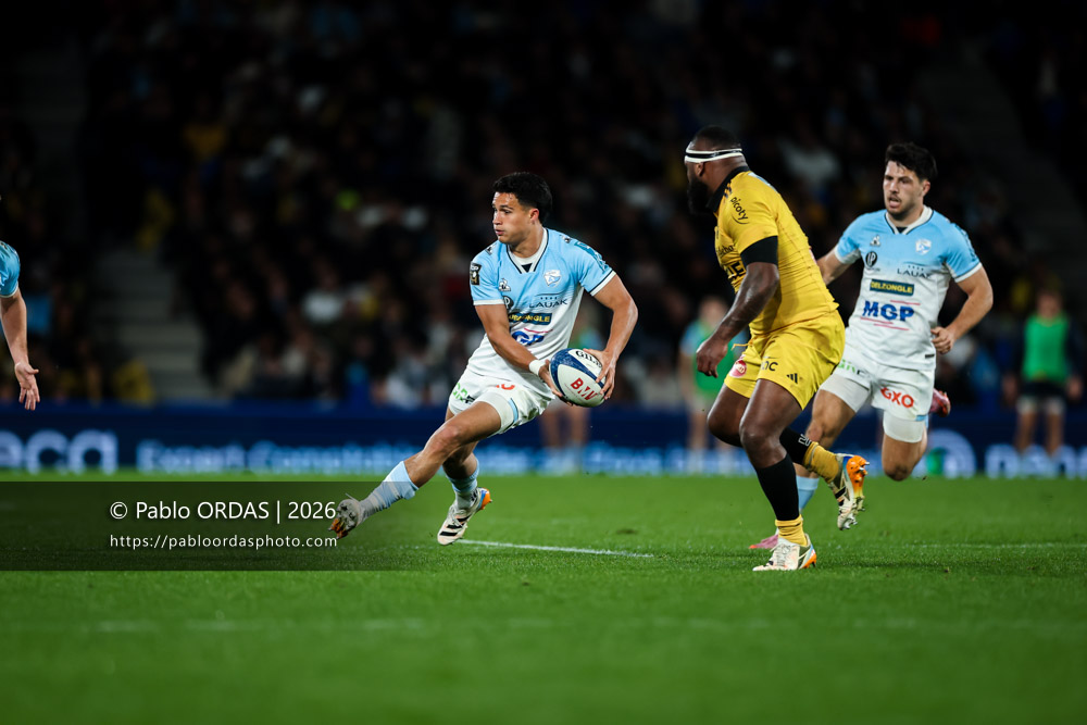 Tom Spring, lors du match de Top 14 entre l'Aviron bayonnais et le Stade rochelais, le 28 mars 2026 au stade Anoeta de Saint-Sébastien, Espagne (Photo Pablo ORDAS)