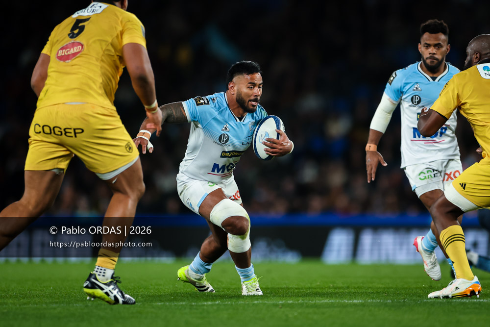 Manu Tuilagi, lors du match de Top 14 entre l'Aviron bayonnais et le Stade rochelais, le 28 mars 2026 au stade Anoeta de Saint-Sébastien, Espagne (Photo Pablo ORDAS)