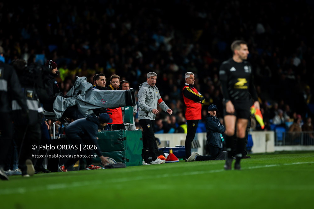 Ronan O'Gara, lors du match de Top 14 entre l'Aviron bayonnais et le Stade rochelais, le 28 mars 2026 au stade Anoeta de Saint-Sébastien, Espagne (Photo Pablo ORDAS)