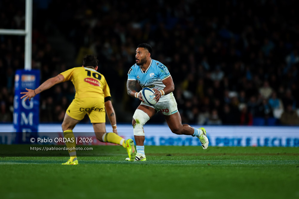 Manu Tuilagi, lors du match de Top 14 entre l'Aviron bayonnais et le Stade rochelais, le 28 mars 2026 au stade Anoeta de Saint-Sébastien, Espagne (Photo Pablo ORDAS)