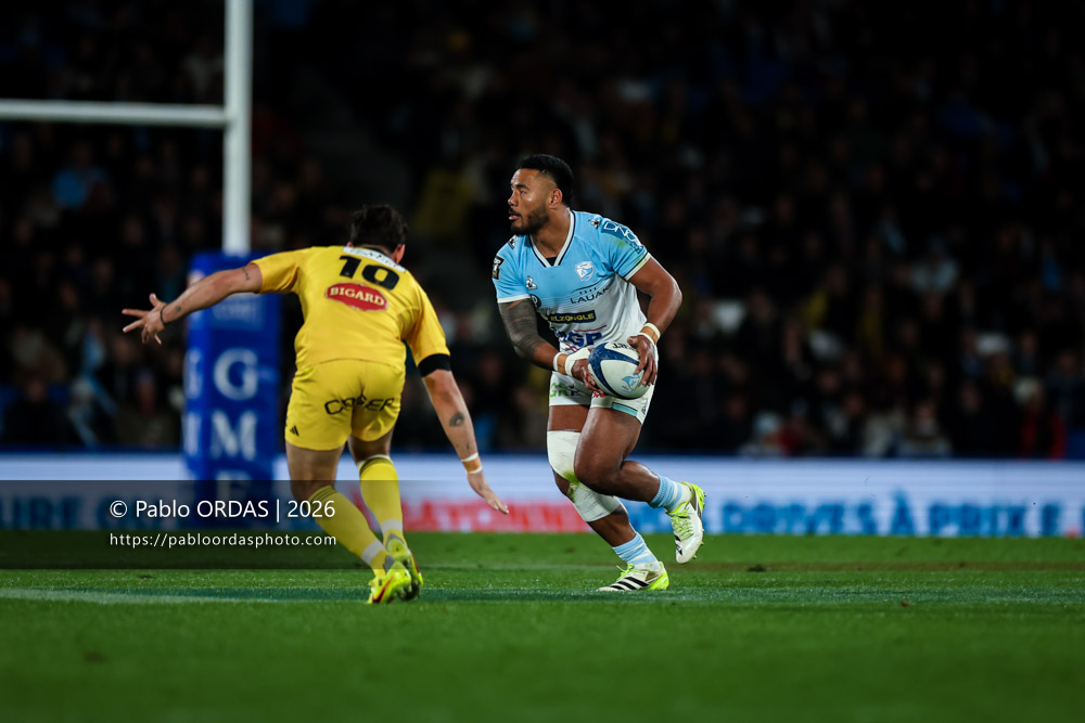 Manu Tuilagi, lors du match de Top 14 entre l'Aviron bayonnais et le Stade rochelais, le 28 mars 2026 au stade Anoeta de Saint-Sébastien, Espagne (Photo Pablo ORDAS)