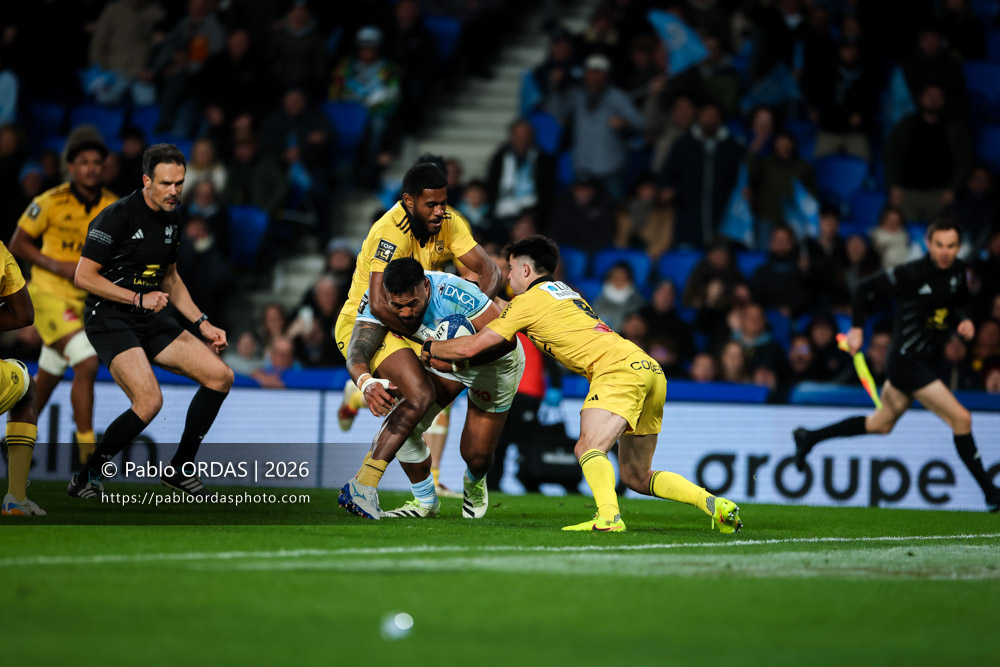 Manu Tuilagi, lors du match de Top 14 entre l'Aviron bayonnais et le Stade rochelais, le 28 mars 2026 au stade Anoeta de Saint-Sébastien, Espagne (Photo Pablo ORDAS)