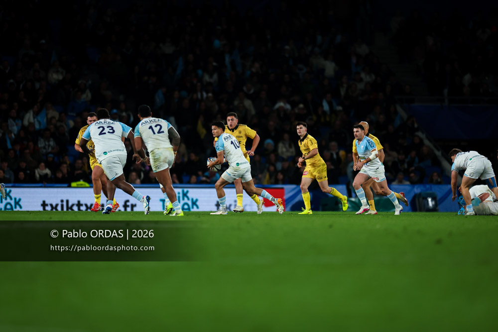 Tom Spring, lors du match de Top 14 entre l'Aviron bayonnais et le Stade rochelais, le 28 mars 2026 au stade Anoeta de Saint-Sébastien, Espagne (Photo Pablo ORDAS)
