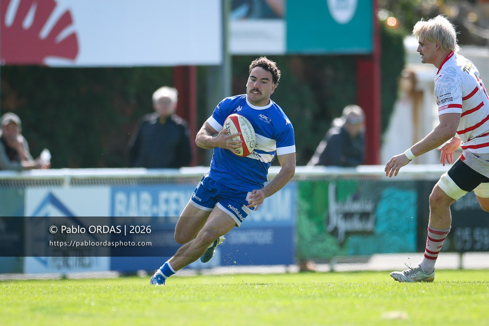 Jules Vanheye, lors du match de Nationale 2 entre l'Anglet olympique et Salles, le 29 mars 2026 au stade Saint-Jean d'Anglet, France (Photo Pablo ORDAS